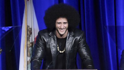 Le joueur de football américain Colin Kaepernick au Beverly Wilshire Hotel (Californie), le 3 décembre 2017. (RICHARD SHOTWELL / AP / SIPA)