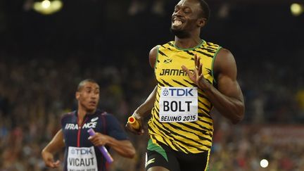 Usain Bolt heureux, Jimmy Vicaut perdu derrière lui (OLIVIER MORIN / AFP)