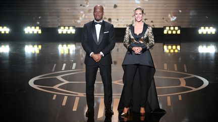 Didier Drogba et Sandy Heribert, lors de la cérémonie de remise des trophées Ballon d'Or France Football (L'EQUIPE)