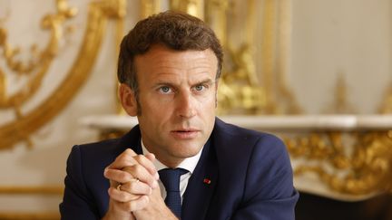 Emmanuel Macron lors de son interview à la presse régionale, à l'Elysée, le 3 juin 2022. (MAXPPP)