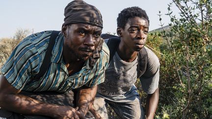 Joshua EDOZE (à droite) incarne Amare dans "Eden", un jeune Nigérian de 16 ans qui cherche à gagner l'Angleterre.&nbsp; (Pierre Meursaut)