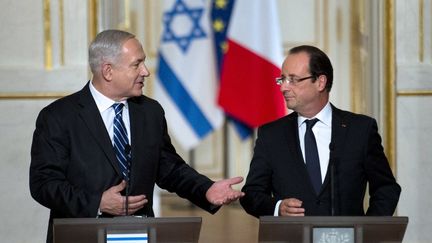 Le Premier ministre isra&eacute;lien, Benyamin Netanyahu,&nbsp;en visite en France mercredi 31 octobre et jeudi 1er novembre 2012, rencontre le pr&eacute;sident fran&ccedil;ais. C'est sa premi&egrave;re visite depuis l'&eacute;lection de Fran&ccedil;ois Hollande. (MARTIN BUREAU / AFP)