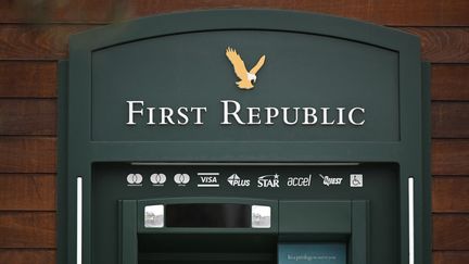 Le logo de la banque First Republic, en Californie, le 13 mars 2023. (PATRICK T. FALLON / AFP)