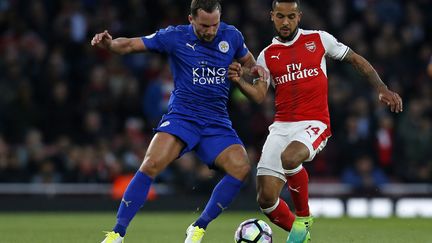 Duel entre le joueur de Leicester Danny Drinkwater et l'attaquant d'Arsenal Theo Walcott (IAN KINGTON / IKIMAGES)