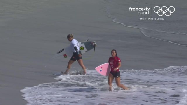 La surfeuse auvergnate Johanne Defay est éliminée dès les huitièmes de finale de la compétition de surf par la Portugaise Yolanda Hopkins.