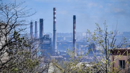 Une vue aérienne de l'usine métallurgique Azovstal, à Marioupol (Ukraine), le 28 avril 2022, montre les lourds dommages engendrés par des combats entre l'armée ukrainienne et les forces russes. (ALEXEY KUDENKO / SPUTNIK)