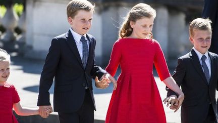 Les enfants du roi Philippe et de la reine Mathilde. De gauche à droite : la princesse Eléonore, le prince Gabriel, la princesse Elisabeth, 11 ans, et le prince Emmanuel, le 21 juillet 2013, jour de fête nationale en Belgique.


	Née le 25 octobre 2001, Elisabeth est princesse héritière depuis le 21 juillet 2013, date de l'accession au trône de son père, le roi Philippe, marié à la princesse Mathilde d'Udekem d'Acoz.
	
	Après leur fille aînée, qui pourrait devenir la première reine des Belges en titre, leurs trois autres enfants suivent dans la ligne de succession: Gabriel, 9 ans, Emmanuel, 7 ans, et  Eléonore, 5 ans. La loi salique a été abrogée en Belgique en 1991. (NICOLAS LAMBERT/BELGA MAG/BELGA/AFP)