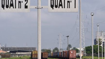 Des trains de marchandises à la gare de Treichville à Abidjan (Côte d'Ivoire). (ISSOUF SANOGO / AFP)