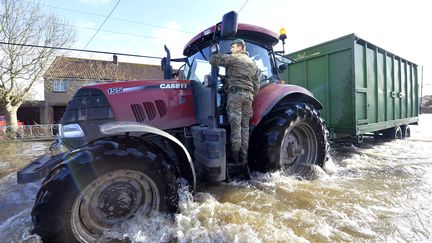 La France n'est pas la seule touch&eacute;e par cette multiplication de temp&ecirc;te : le Royaume-Uni (ici l'Angleterre) et l&rsquo;Irlande connaissent le m&ecirc;me sort que notre c&ocirc;te ouest.&nbsp; (TOBY MELVILLE / REUTERS)