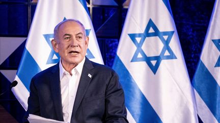 Le Premier ministre israélien, Benyamin Nétanyahou, fait une déclaration avant sa rencontre avec le président américain, Joe Biden, à Tel-Aviv (Israël) le 18 octobre 2023. (BRENDAN SMIALOWSKI / AFP)