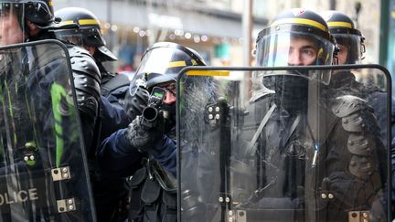 "Gilets jaunes" : les forces de l'ordre en ordre de bataille