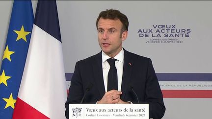 Emmanuel Macron adresse ses voeux aux soignants, le 6 janvier 2023, à Corbeil-Essonnes (Essonne). (FRANCEINFO)