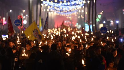 Des manifestants à Marseille, le 2 janvier 2020. (GERARD JULIEN / AFP)