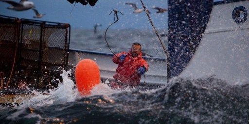 La pêche au crabe royal est considérée comme très dangereuse. En témoigne cette photo. (KOBAL / THE PICTURE DESK)