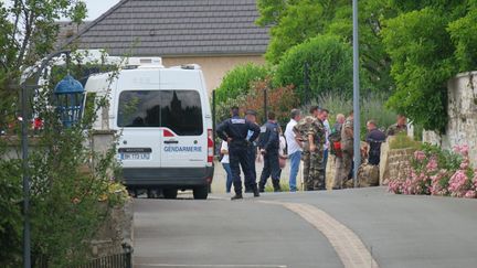 Ville-sur-Lumes, des fouilles ont lieu, le lundi 22 juin, dans l'ancienne maison de la soeur de Michel Fourniret (ARNAUD JOURNOIS / MAXPPP)