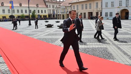 Le président de la République, Emmanuel Macron, le 9 mai 2019 à Sibiu (Roumanie). (DANIEL MIHAILESCU / AFP)