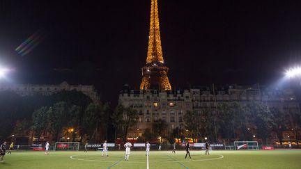 Lors d'un match de l'équipe de France des parlementaires contre le Variétés club de France, au stade Emile Anthoine pres de la Tour Eiffel, le 10 septembre 2014. Photo d'illustration. (FRANCOIS LAFITE / WOSTOK PRESS / MAXPPP)