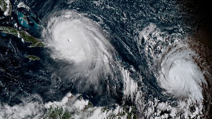 Image sattelite des deux ouragans Irma (à l'ouest) et José (à l'est), le 7 septembre 2017. (JOSE ROMERO / NOAA/RAMMB)