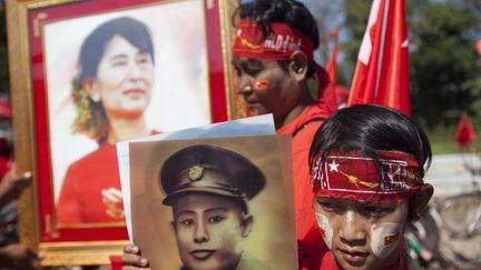 Quatre jours avant les élections générales birmanes du 8 novembre 2015, un rassemblement de soutien à Aung San Suu Kyi est organisé par la Ligue nationale pour la démocratie (LND). (Alexandra Radu / Agence Anadolu)