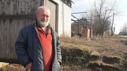 Yevgeni, un paysan retraité dans le village d'Adamska situé dans le Donbass, le 22 février 2022. (VALENTIN DUNATE / RADIO FRANCE)