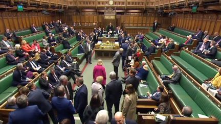 Capture d'écran d'une retransmission de la séance à la Chambre des communes, le 22 mars 2017, à Londres (Royaume-Uni), après une suspension causée par une attaque à proximité de Westminster. (AFP)