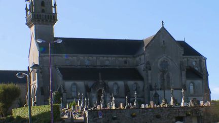 L'église de Saint-Thonan (Finistère)&nbsp;a été pillée durant les célébrations de la Toussaint.&nbsp; (FRANCE 2)