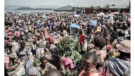 Moses Sawasawa, photographe indépendant basé à Goma, s’occupe des questions humanitaires, de la culture, la santé et de la vie quotidienne. Il est le cofondateur du Collectif Goma Œil, qui promeut une représentation positive du Congo.&nbsp; &nbsp; &nbsp; (MOSES SAWASAWA POUR LA FONDATION CARMIGNAC)