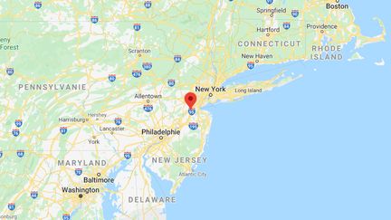 Un homme déguisé en chauffeur-livreur de FedEx a abattu le fils de la juge fédérale Ester Salas et blessé par balle son mari à leur domicile du New Jersey (Etats-Unis), le 19 juillet 2020. (GOOGLE MAPS / FRANCEINFO)