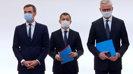 Olivier Véran, Gérald Darmanin et Bruno Le Maire, respectivement ministres de la Santé, de l'Intérieur et de l'Economie, à Paris, le 15 octobre 2020. (LUDOVIC MARIN / AFP)