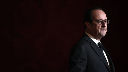 François Hollande lors d'une remise de légion d'honneur organisée au palais de l'Elysée, jeudi 1er décembre 2016. (LIONEL BONAVENTURE / AFP)