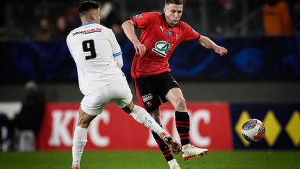 Vitinha and Adrien Truffert during the 16th final of the Coupe de France between Marseille and Rennes, Sunday January 21.  (LOIC VENANCE / AFP)