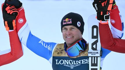 Le Français Alexis Pinturault, sacré champion du monde du combiné alpin, le 7 février 2023 à Courchevel. (LIONEL BONAVENTURE / AFP)