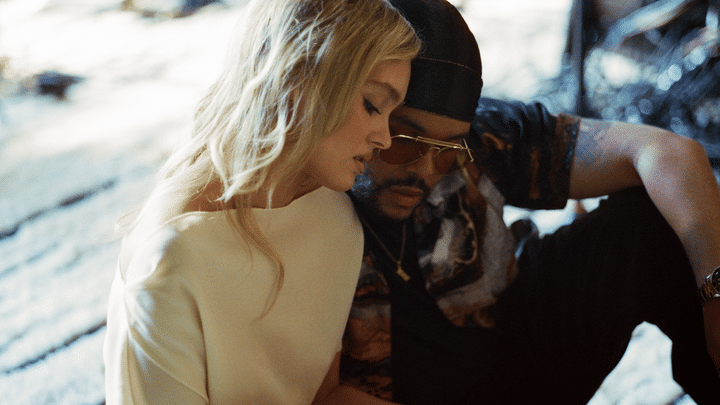 L'actrice Lily-Rose Depp et Abel Tesfaye, alias The Weeknd, sur le plateau de la série "The Idol", de Sam Levinson. (EDDY CHEN / HBO)