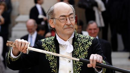 François Weyergans, lors de son entrée à l'Académie française, le 16 juin 2011, à Paris.&nbsp; (FRANCOIS GUILLOT / AFP)