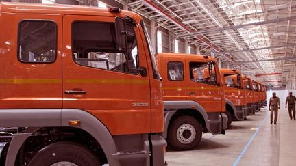 Si Daimler est implanté en Inde depuis 1950, ses dernières tentatives sur le marché indien des camions et des poids-lourds, au même titre que ses concurrents occidentaux, ont été des échecs.

En 2008, Daimler renforce son engagement dans le pays avec la mise en place de sa filiale indienne, Daimler India Commercial Vehicles. (REUTERS/Babu Babu)