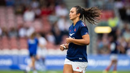 Teani Feleu avec le maillot de l'équipe de France de rugby, le 7 septembre 2024, contre l'Angleterre à Gloucester. (SIMON KING / STUDIO MILAGRO)