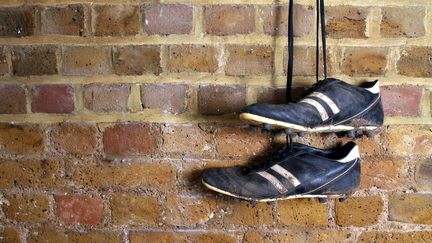 Les pr&eacute;sidents de clubs de foot professionnels fran&ccedil;ais menacent de laisser leurs &eacute;quipes au vestiaire les 26 et 27 octobre prochains. (TOM AND STEVE / PHOTOGRAPHER'S CHOICE RF / GETTY IMAGES)