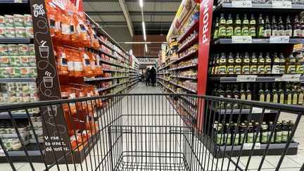 Un rayon de supermarché à Lens, dans le Nord de la France. (DENIS CHARLET / AFP)