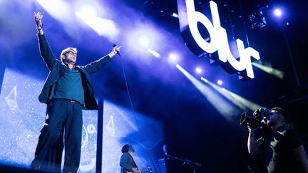 Damon Albarn et Graham Coxon (Blur) sur la scène des Vieilles Charrues à Carhaix (Finistère) le 14 juillet 2023 (GUILLAUME SALIGOT / MAXPPP)