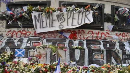  (Hommages aux victimes des attentats du 13 novembre 2015, place de la République à Paris  © Jean-Christophe Bourdillat - Radio France)