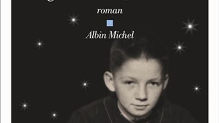 Mathias Malzieu, se plonge dans ses souvenirs pour raconter l’enfance de son&nbsp;père, un petit garçon qui a dû affronter le deuil de sa mère et de sa sœur mort-née ainsi que le départ de son père pour la guerre. (FRANCEINFO)