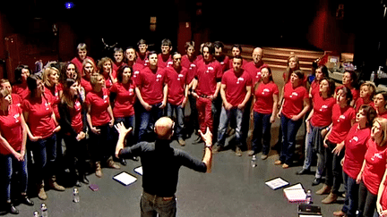 La Grande Chorale de la coopérative de mai dirigée par Adel Toualbi
 (France 3 / Culturebox)