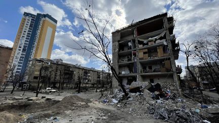 Un quartier résidentiel de Kiev attaqué par des missiles russes, le 27 mars 2022.&nbsp; (JAIR CABRERA TORRES / LE PICTORI / MAXPPP)