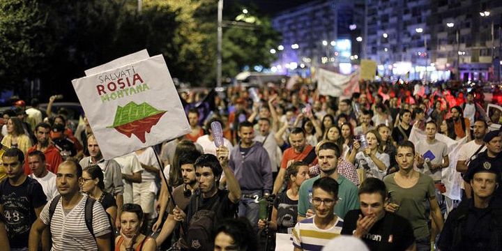 Manifestation dans les rues de Bucarest contre le projet de mine d'or (HotNews / Dan Popescu)