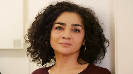 L'autrice libanaise Dima Abdallah, récompensée en août 2020 par le prix Envoyé par La Poste pour son premier roman "Mauvaise herbe". (DAVID POIRIER)