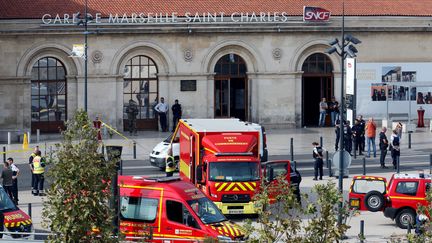 Un homme a été abattu à Marseille, le 1er octobre 2017, après avoir tué deux passants dans une attaque au couteau, perpétrée dans la gare Saint-Charles. (JEAN-PAUL PELISSIER / REUTERS)