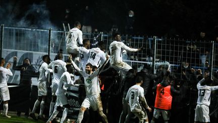 Les joueurs du Stade Poitevin, ici lors du 8e tour contre Orléans, veulent profiter de cette Coupe de France pour exister. (MATHIEU HERDUIN / MAXPPP)