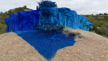 La "Falaise bleue" de Bernard Brillanti fait polémique à Vitrolles 
 (Bernard Brillantine)