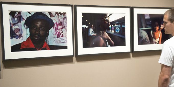 Photos du métro de New York par Bruce Davidson à la National Gallery of Art de Washington (avril 2012)
 (Paul J. Richards / AFP)