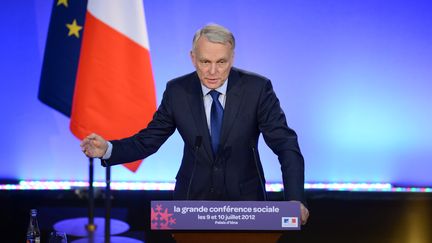 Le Premier ministre Jean-Marc Ayrault,&nbsp;mardi 10 juillet 2012, &agrave; l'issue de deux jours de discussions avec les partenaires sociaux. (MARTIN BUREAU / AFP)